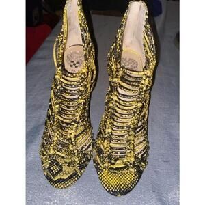 Women's Vince Camuto Yellow Sandals Size 7.5